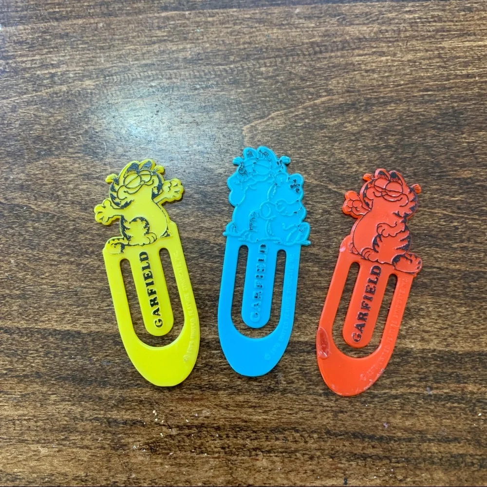 Free item: vintage Garfield bookmarks